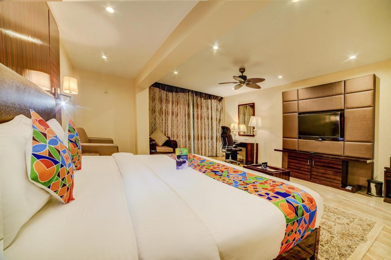 Fabhotel Prime Sarala Crown With Pool - Nr Calangute Beach Kültér fotó